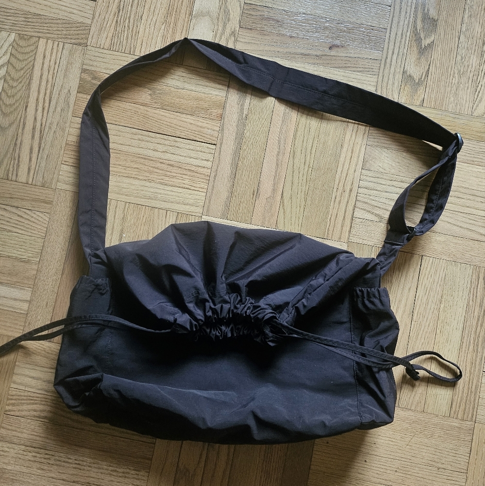 Uniqlo Black Drawstring Shoulder Bag